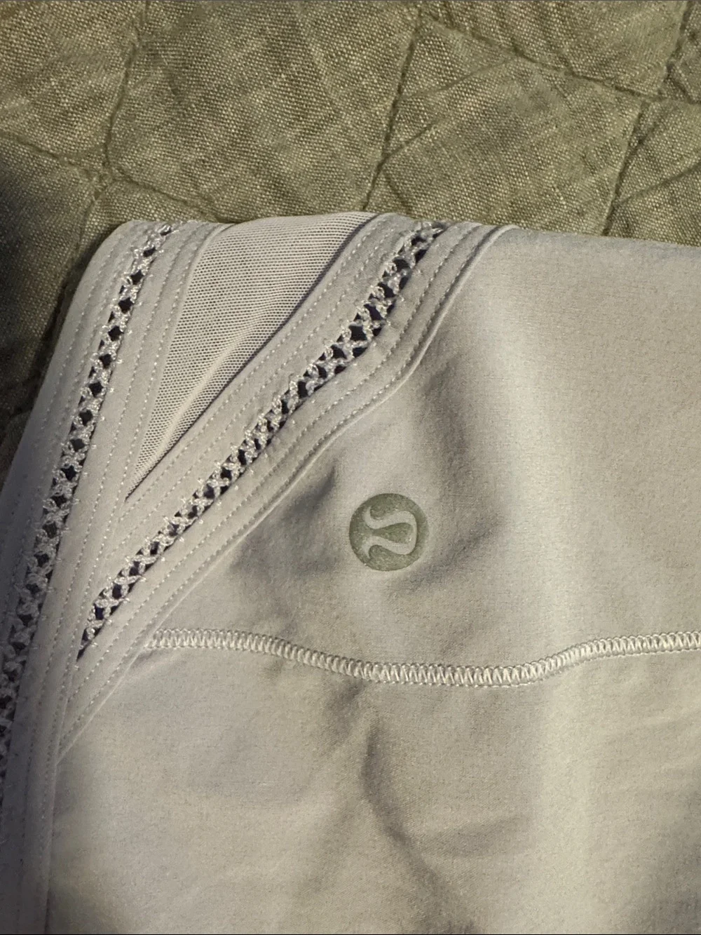 Lululemon Hotty hot 4 inch shorts with cute eyelet edge